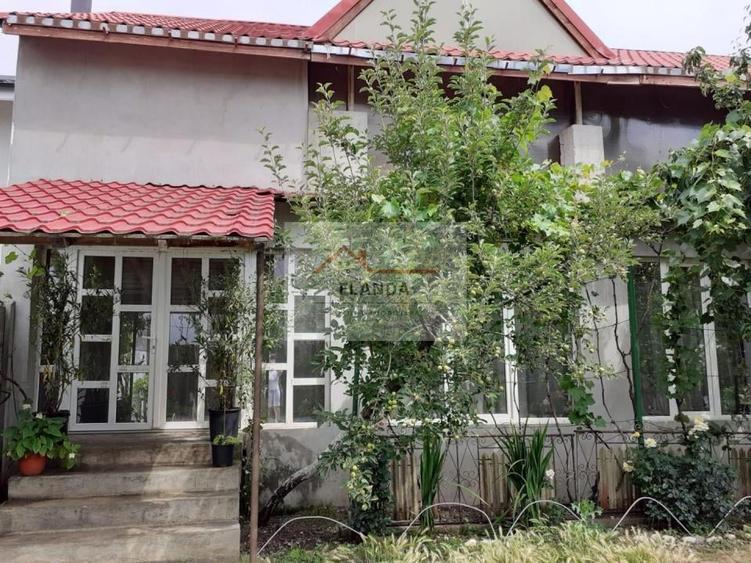 Casă cu 6 camere cu Teren 1000 Mp în Florești-Stoenești