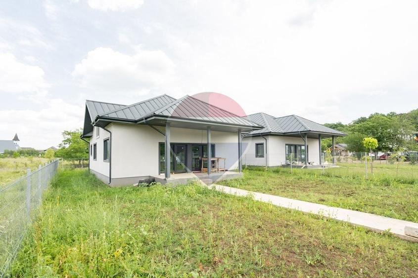 Casă individuală cu 5 camere cu Teren 500 Mp în Ciofliceni