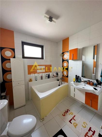 Casă individuală cu 4 camere cu Canalizare în Central