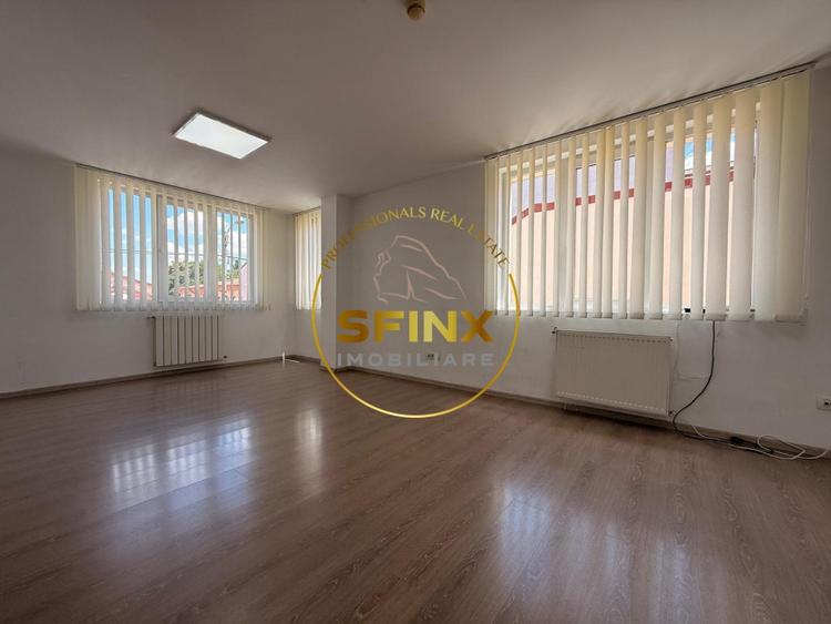 Casă individuală cu 13 camere cu Canalizare în Gara de Nord