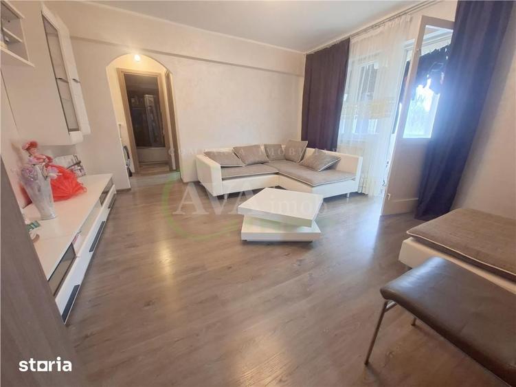 Apartament cu 3 camere semidecomandat în Republicii
