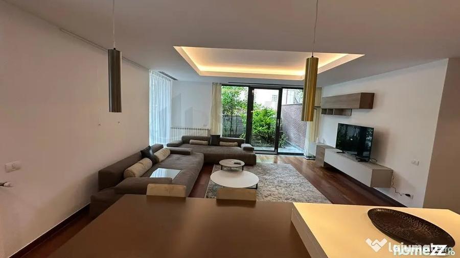 Apartament cu 4 camere decomandat în Central