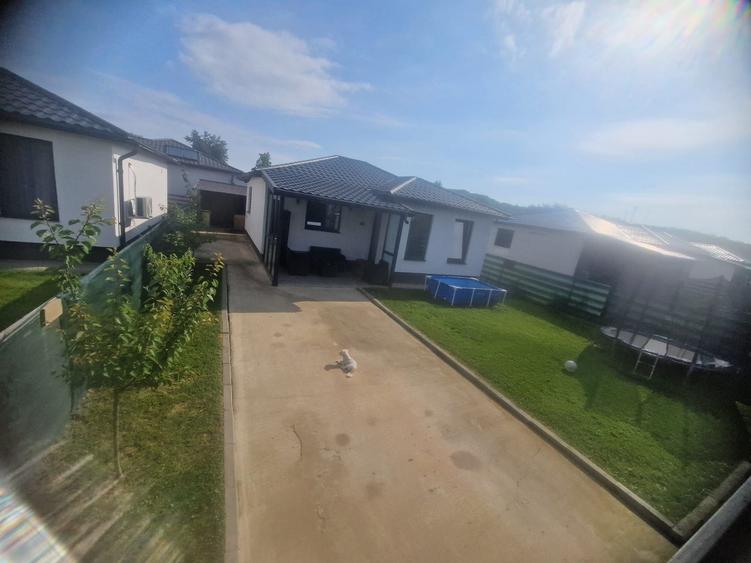 Casă cu 2 camere în Piscani