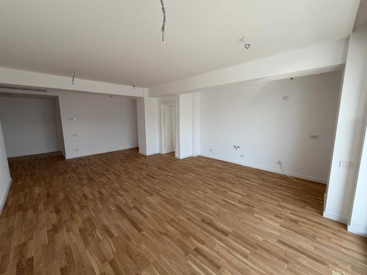 Apartament cu 3 camere decomandat în Pipera