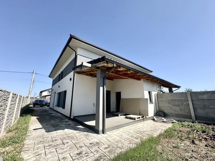Duplex cu 4 camere cu Canalizare în Bazoșu Nou