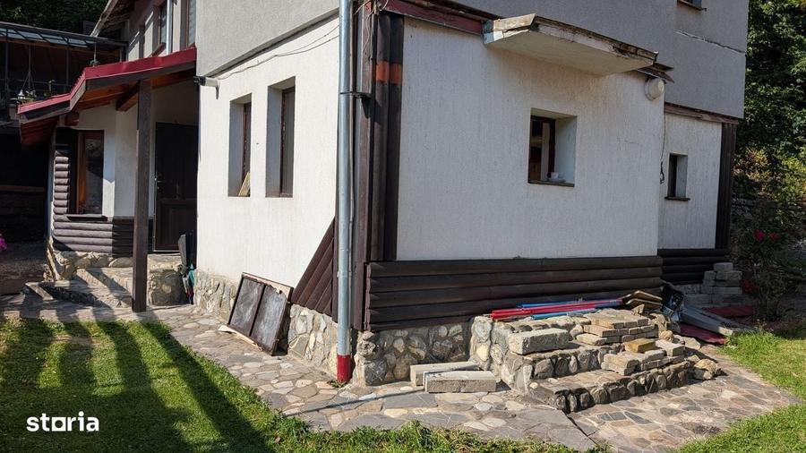 Casă cu 3 camere cu Teren 30 Mp în Central