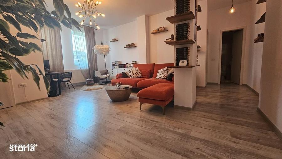 Apartament cu 4 camere decomandat în Titan
