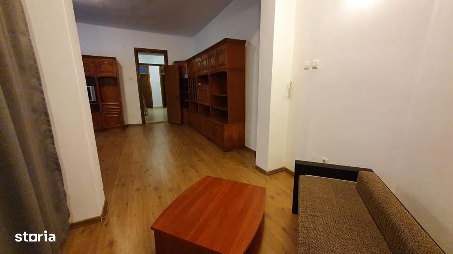 Apartament cu 3 camere decomandat în Libertății