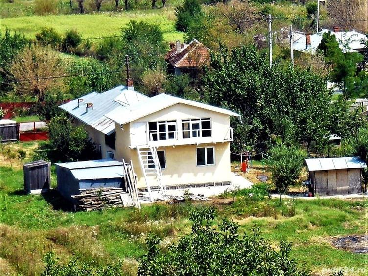 Casă cu 9 camere în Radovanu