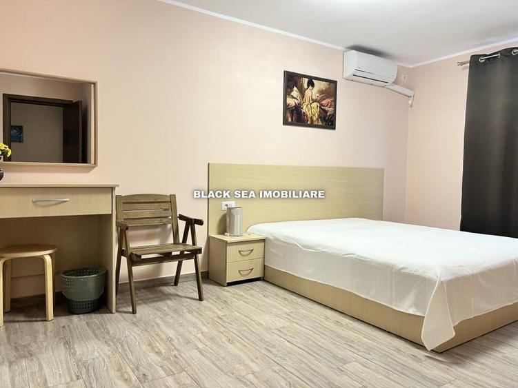 Casă individuală cu 7 camere cu Canalizare în Central