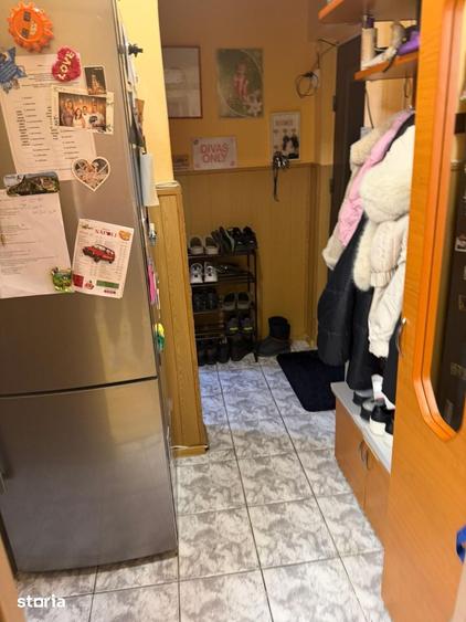 Apartament cu 3 camere semidecomandat, mobilat în Florilor