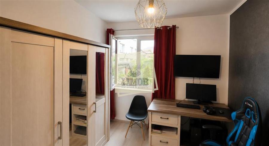 Apartament cu 3 camere decomandat, mobilat în Exterior Vest