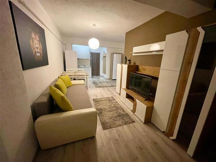 Apartament cu 2 camere semidecomandat, mobilat în Exterior Sud