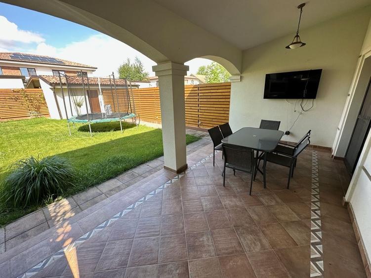 Duplex cu 5 camere cu Canalizare în Aradului