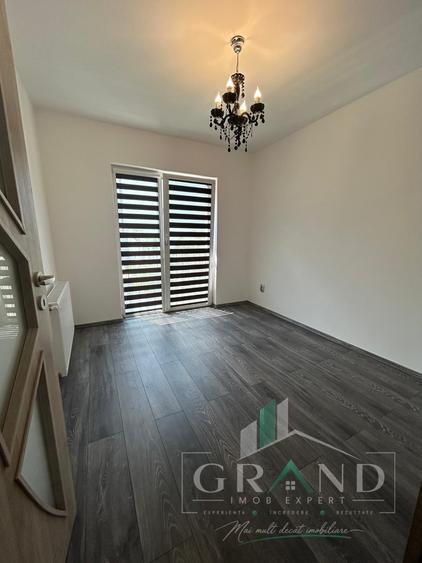 Duplex cu 4 camere cu Canalizare în Florești