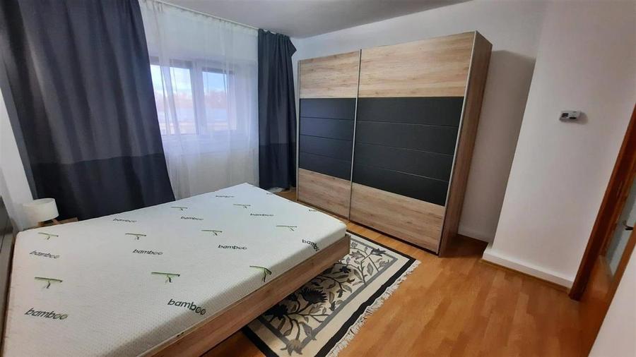 Apartament cu 3 camere decomandat în Călărași