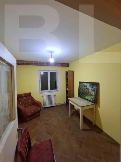 Apartament cu 3 camere semidecomandat, mobilat în Lugoj