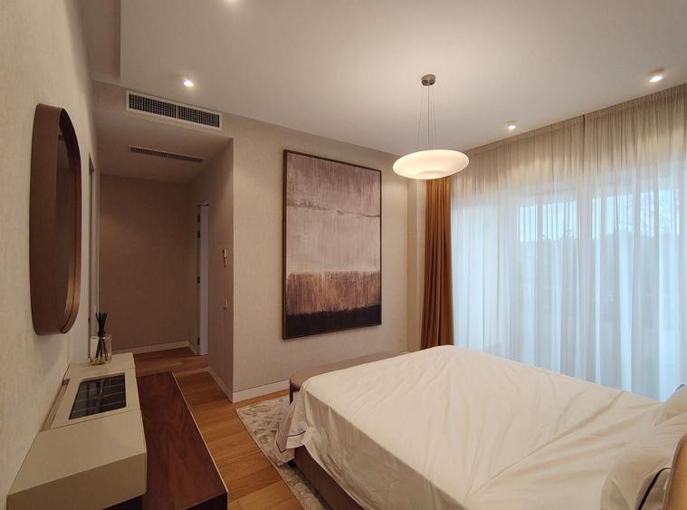 Apartament cu 4 camere în Băneasa