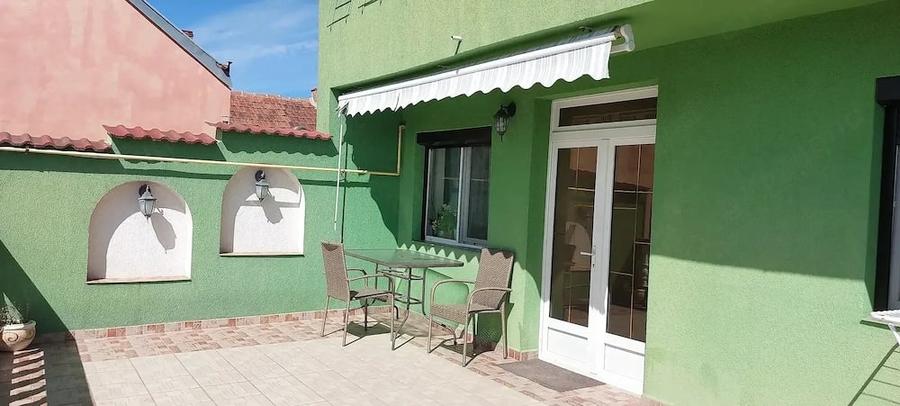 Casă cu Teren 250 Mp în Central