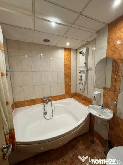 Apartament cu 3 camere decomandat în Republicii