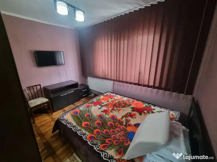 Apartament cu 4 camere decomandat în Poarta 6