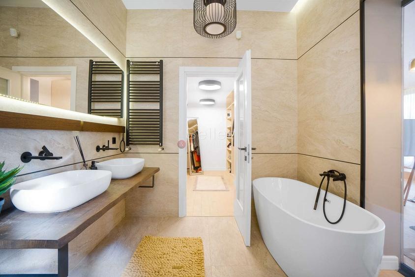 Apartament cu 3 camere decomandat, mobilat în Drumul Poienii