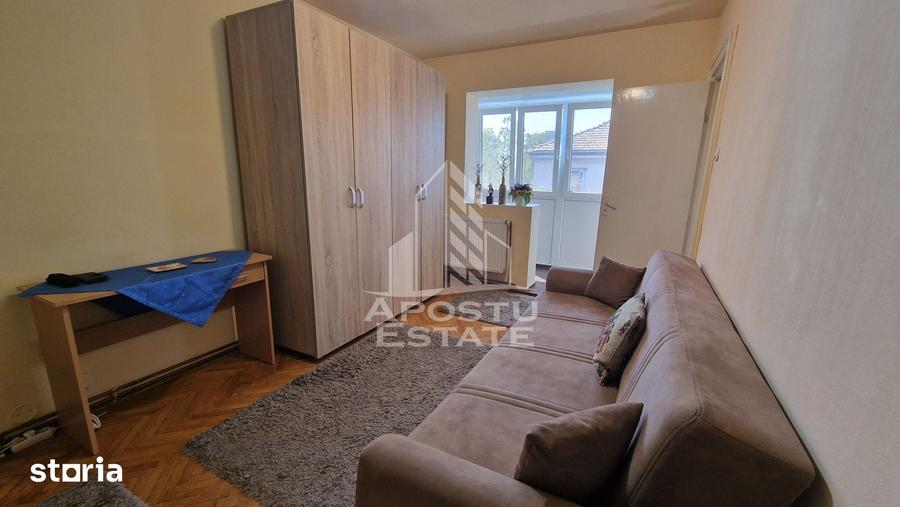Apartament de vanzare cu 3 camere, centrala proprie, zona Dacia - 3
