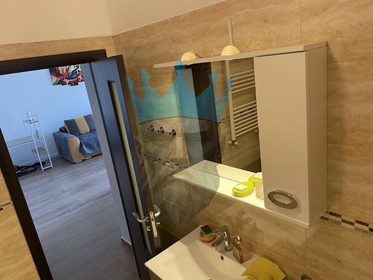 Apartament cu 2 camere decomandat, mobilat în Splaiul Unirii