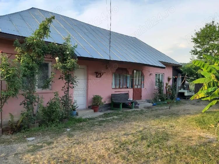 Casă cu 3 camere cu Teren 900 Mp în Călinești