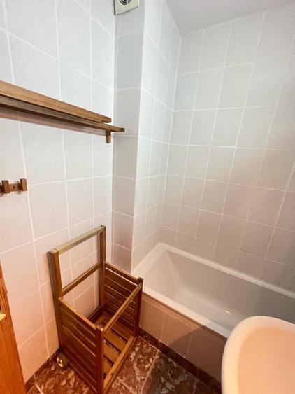 Apartament cu 3 camere semidecomandat în Drumul Taberei