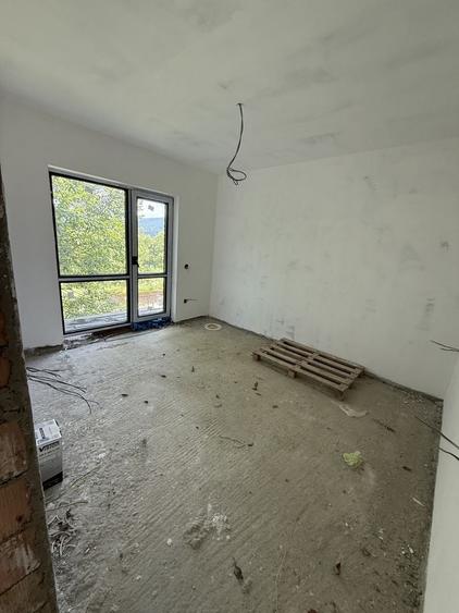 Casă cu 4 camere în Clăbucet