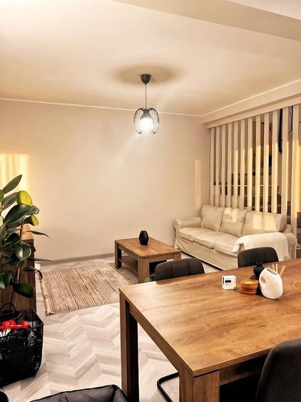 Casă cu 4 camere cu Teren 237 Mp în 1 Decembrie