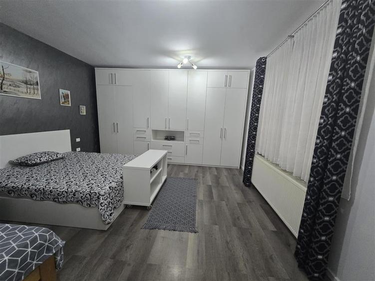 Casă individuală cu 5 camere cu Teren 1600 Mp în Șinca Veche