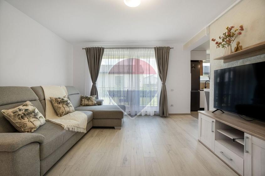 Apartament cu 3 camere decomandat, mobilat în Sânpetru