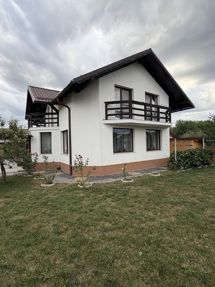 Casă cu 3 camere în Crișeni