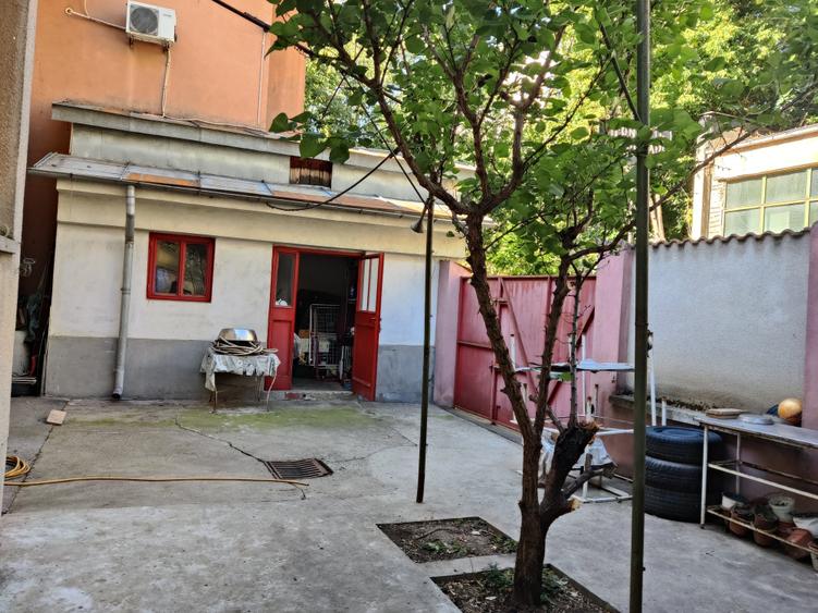 Casă individuală cu 6 camere cu Canalizare în Brâncoveanu