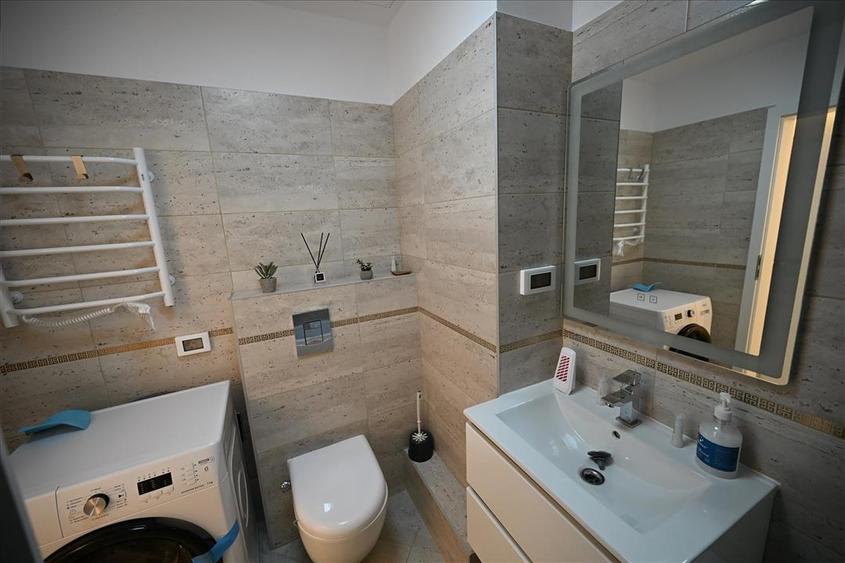 Apartament cu 3 camere decomandat, mobilat în Ultracentral