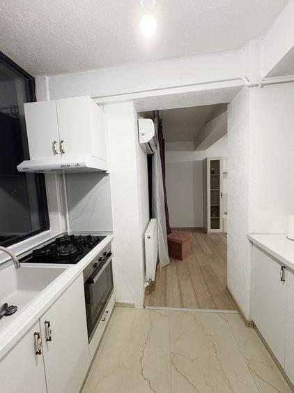 Apartament cu 3 camere semidecomandat în Exterior Vest