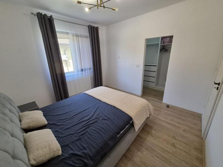 Apartament cu 3 camere decomandat, mobilat în Girocului