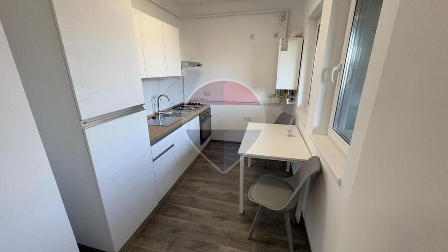 Apartament cu 2 camere decomandat, mobilat în Republicii