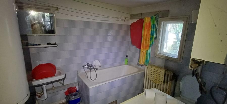 Casă individuală cu 5 camere cu Canalizare în Central