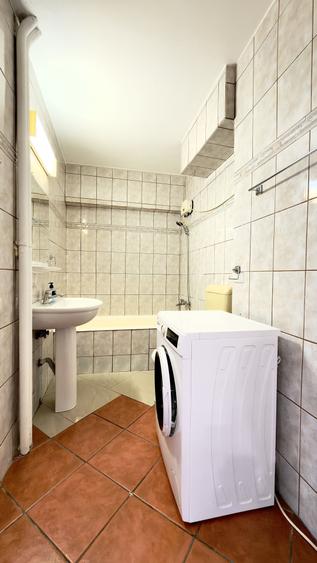 Apartament cu 3 camere semidecomandat, mobilat în Calea Victoriei