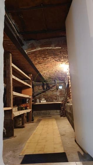 Casă individuală cu 4 camere cu Canalizare în Lupeni