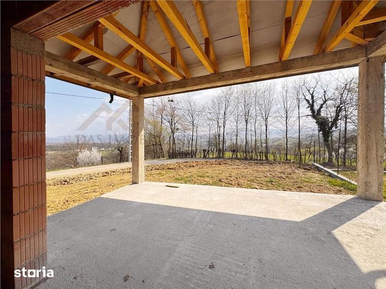 Casă cu 4 camere cu Teren 560 Mp în Groși