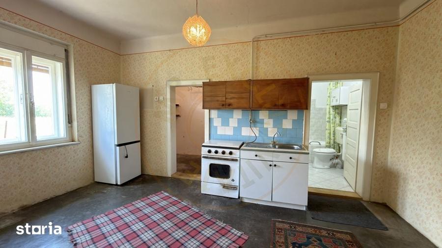 Casă cu 4 camere cu Teren 1955 Mp în Petrești