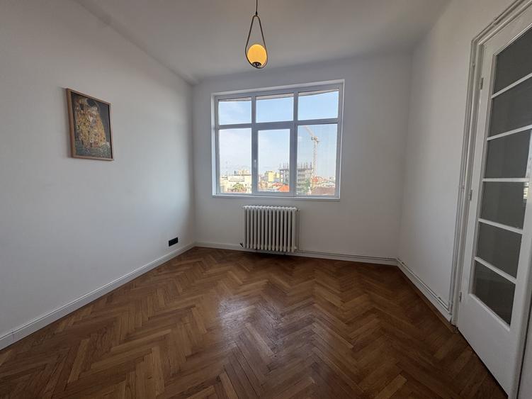Apartament cu 3 camere semidecomandat în Rosetti