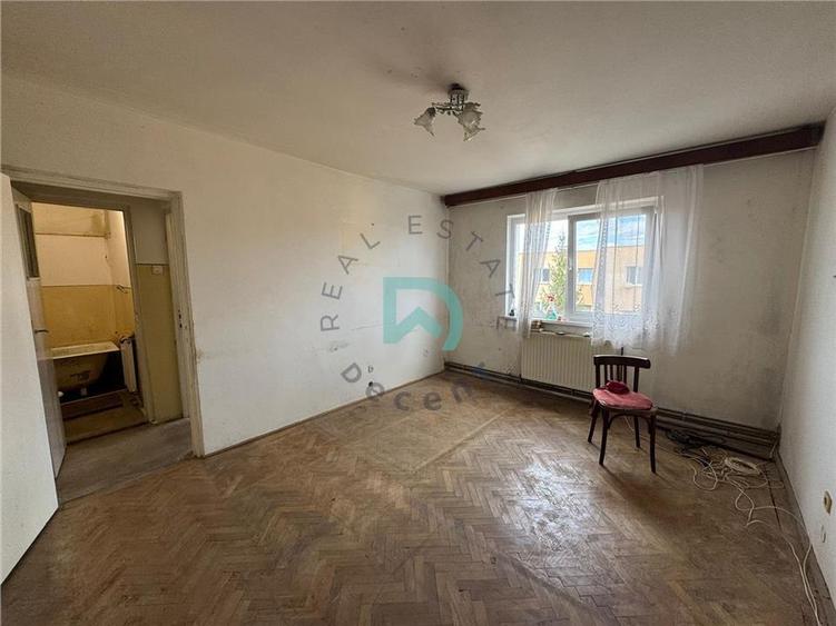 Apartament cu 2 camere semidecomandat în Florilor