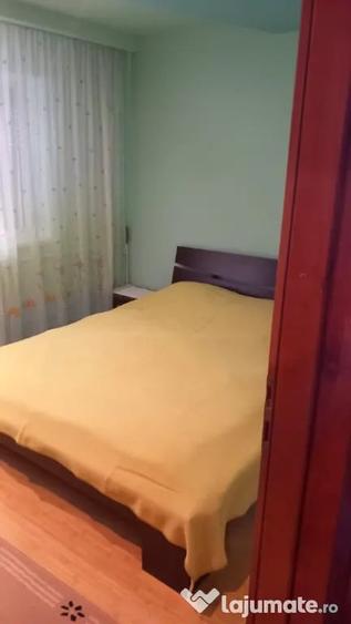 Apartament cu 3 camere decomandat în Nufărul