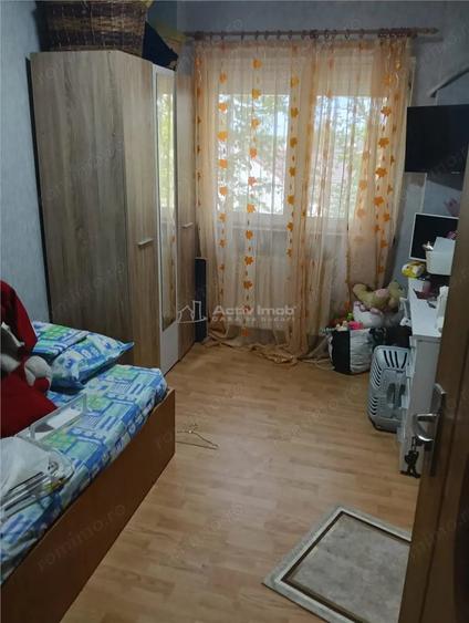 Apartament cu 3 camere decomandat în Rahova