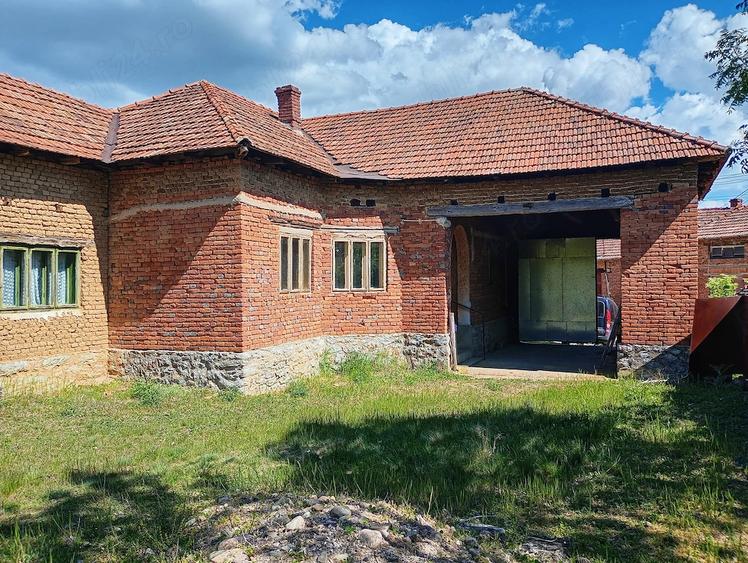 Casă cu Teren 11300 Mp în Dumbrăvița